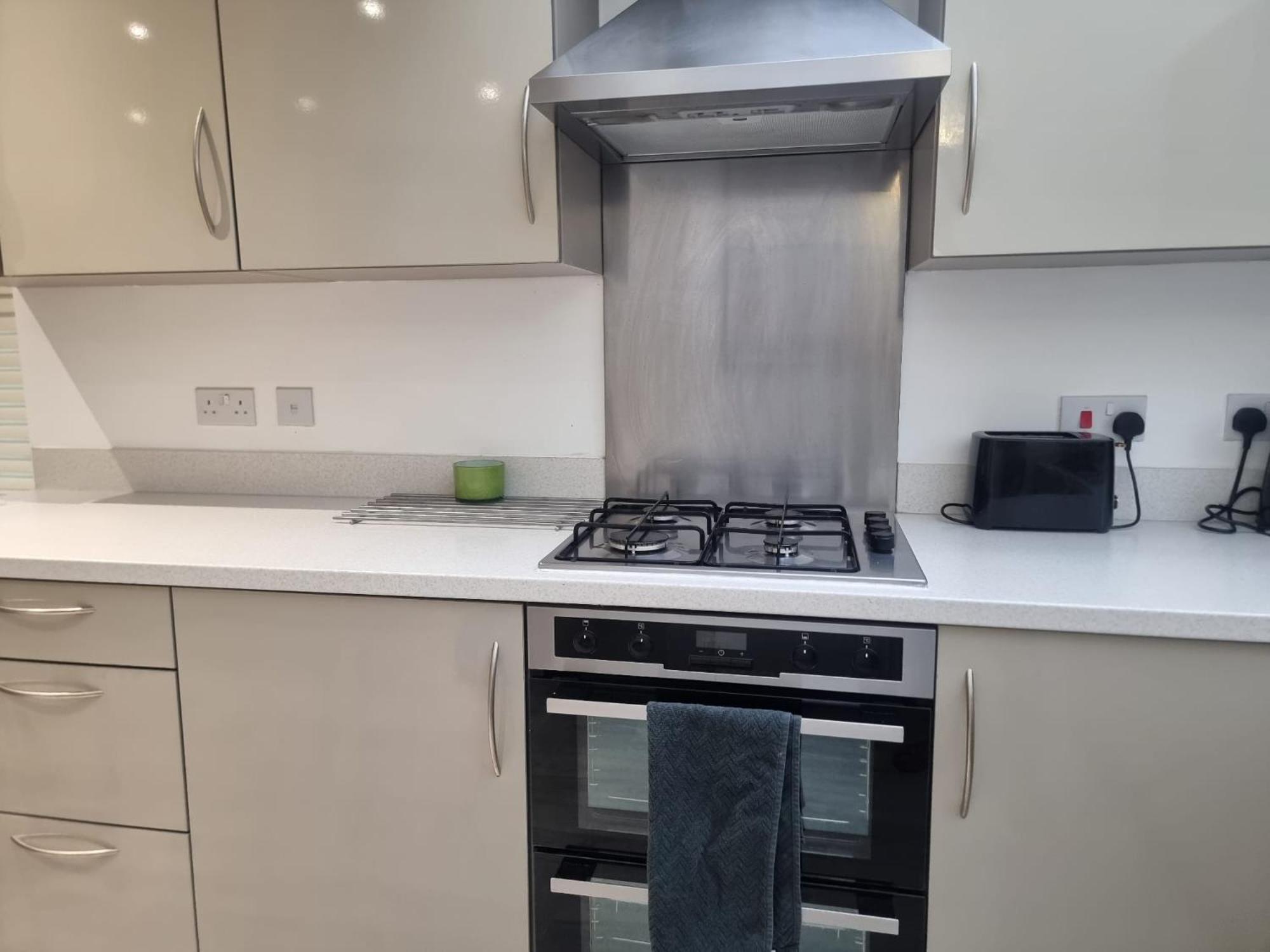 Bromley Common- Double Bedroom With En-Suite With Private Lounge In Shared Town House 外观 照片